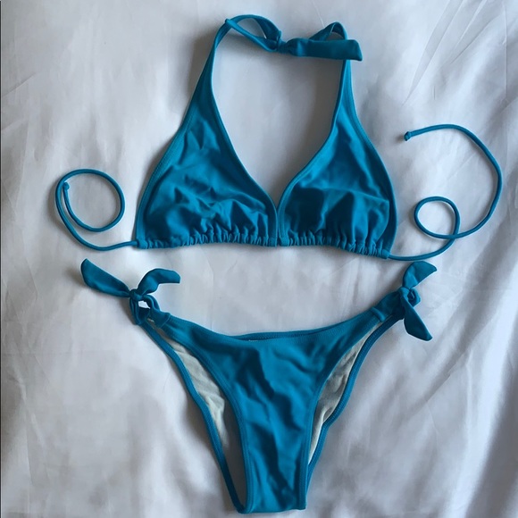 Bikini - Picture 1 of 3